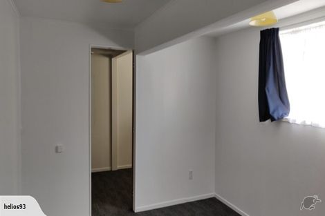 Photo of property in 19 Somes Crescent, Newlands, Wellington, 6037