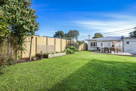 Photo of property in 3 Copley Street, New Lynn, Auckland, 0600