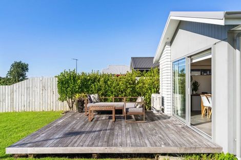 Photo of property in 11 Wheriko Avenue, Glenbrook, Waiuku, 2681