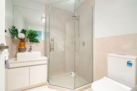 Photo of property in 42 Bordeaux Parade, Te Atatu South, Auckland, 0610