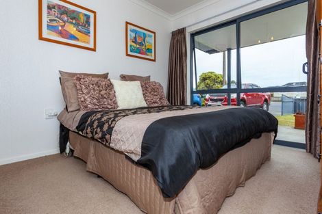 Photo of property in 102 Whitby Place, Whangamata, 3620