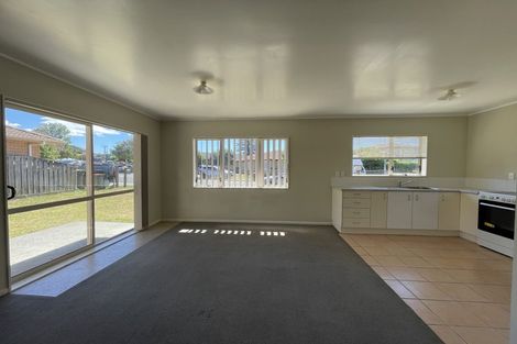 Photo of property in 16 Kamaka Road, Mangere Bridge, Auckland, 2022