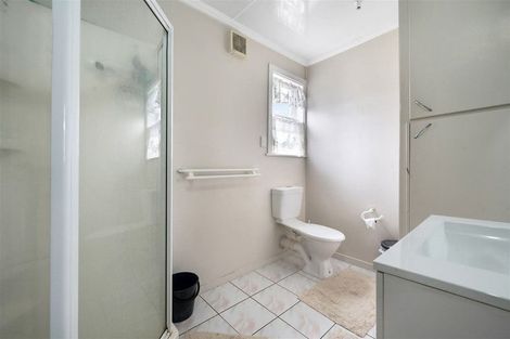 Photo of property in 2 Fruitvale Road, New Lynn, Auckland, 0600