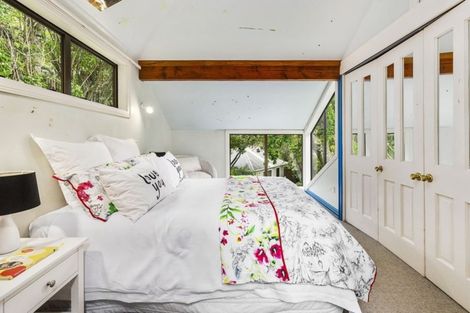 Photo of property in 50 Garden Road, Northland, Wellington, 6012