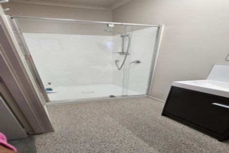 Photo of property in 17 Heuchan Lane, Wanaka, 9305