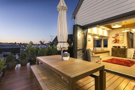 Photo of property in 1/36 Rothesay Bay Road, Rothesay Bay, Auckland, 0630