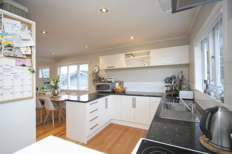 Photo of property in 70 Stottholm Road, Titirangi, Auckland, 0604