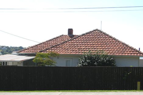 Photo of property in 15 Scarboro Terrace, Murrays Bay, Auckland, 0630