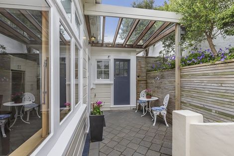 Photo of property in 35 Karepa Street, Brooklyn, Wellington, 6021