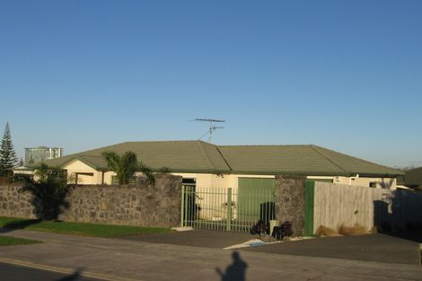 Photo of property in 1 Grand Drive, Orewa, 0931