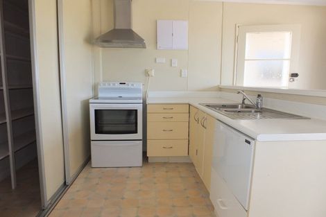 Photo of property in 3 Brown Terrace, Foxton Beach, Foxton, 4815