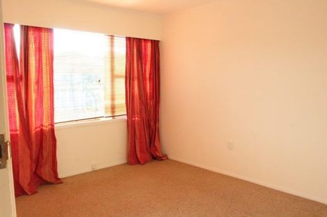 Photo of property in 17 Priestley Drive, Bucklands Beach, Auckland, 2014