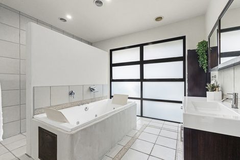Photo of property in 186e Heta Road, Highlands Park, New Plymouth, 4312