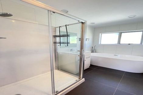 Photo of property in 19 Lancelot Place, Glenfield, Auckland, 0629