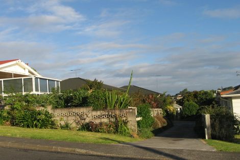 Photo of property in 2/5 Anne Road, Hillcrest, Auckland, 0627