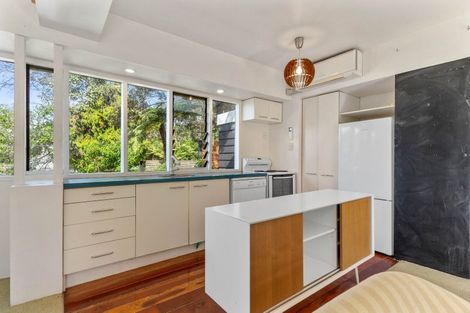 Photo of property in 20 Harrybrook Road, Green Bay, Auckland, 0604