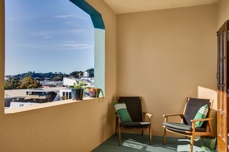 Photo of property in Devonport Apartments, 50/127 Saint Aubyn Street, New Plymouth, 4310