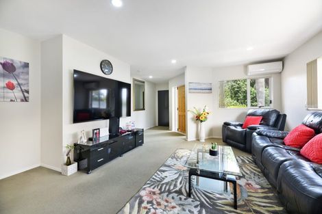 Photo of property in 8 Riverglade Parkway, Te Atatu South, Auckland, 0610