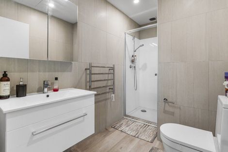 Photo of property in 25 Potter Avenue, Northcote, Auckland, 0627