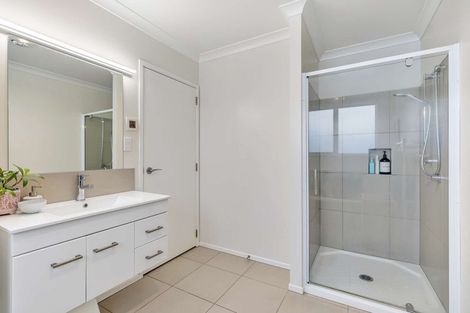 Photo of property in 2 Raiha Street, Papamoa Beach, Papamoa, 3118