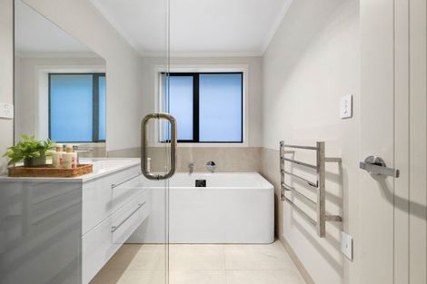 Photo of property in 24 Te Tiireke Drive, Glenview, Hamilton, 3206