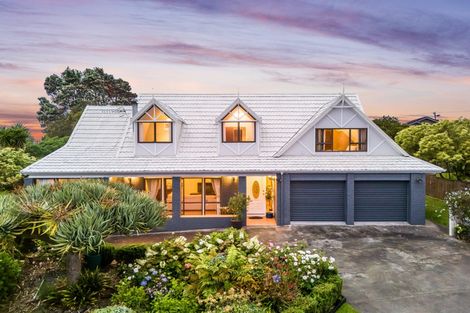Photo of property in 5 Tatyana Place, Massey, Auckland, 0614
