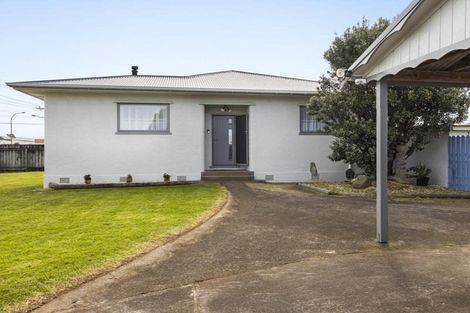 Photo of property in 15 Tasman Street, Opunake, 4616