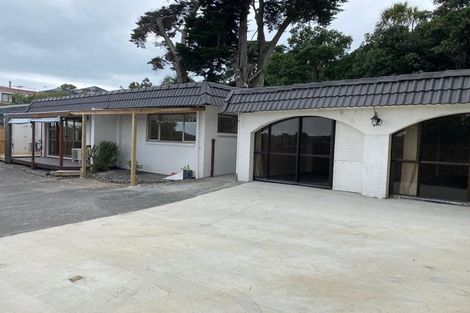 Photo of property in 2/16 Hollyhock Place, Browns Bay, Auckland, 0630