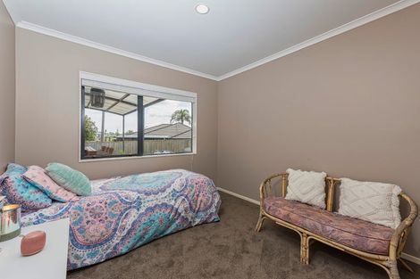 Photo of property in 12 Reybert Place, Massey, Auckland, 0614