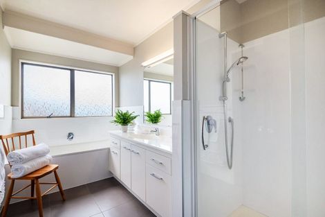Photo of property in 2/19 Amante Crescent, Mairangi Bay, Auckland, 0630
