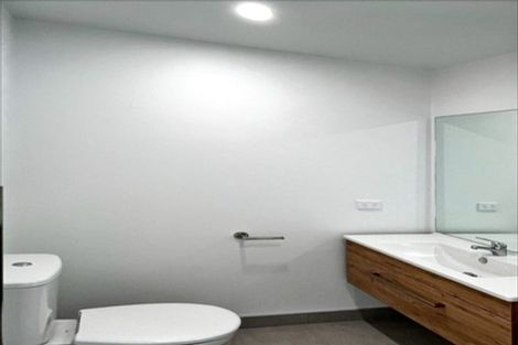 Photo of property in 2 Mikoikoi Crescent, Mangere Bridge, Auckland, 2022