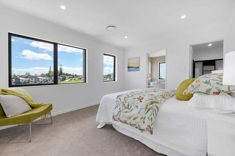 Photo of property in 14 Parkmore Drive, Rosehill, 2113