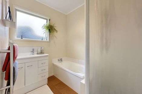 Photo of property in 2/49 Strid Road, Te Atatu South, Auckland, 0610