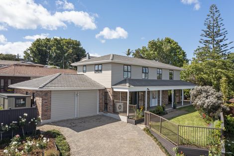 Photo of property in 27 Lexington Drive, Botany Downs, Auckland, 2010