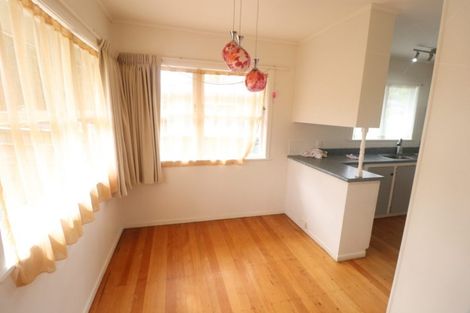 Photo of property in 4 La Rosa Street, Green Bay, Auckland, 0604