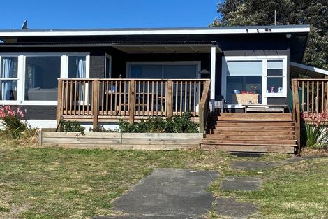 Photo of property in 8 Kent Terrace, Foxton Beach, Foxton, 4815