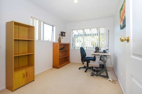 Photo of property in 2/16 Teviot Place, Totara Vale, Auckland, 0629