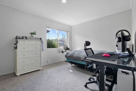 Photo of property in 142 Oaktree Avenue, Browns Bay, Auckland, 0630