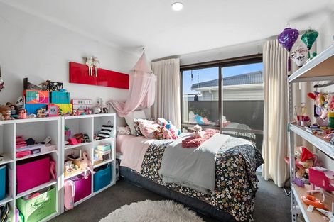 Photo of property in 12 Autere Street, Strandon, New Plymouth, 4312
