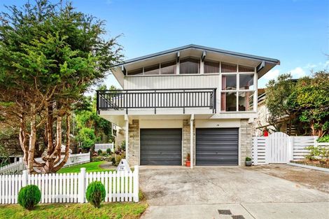 Photo of property in 78 Churton Drive, Churton Park, Wellington, 6037