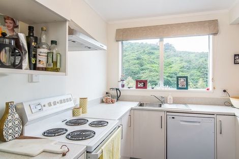 Photo of property in 1/20 Doris Gordon Crescent, Crofton Downs, Wellington, 6035