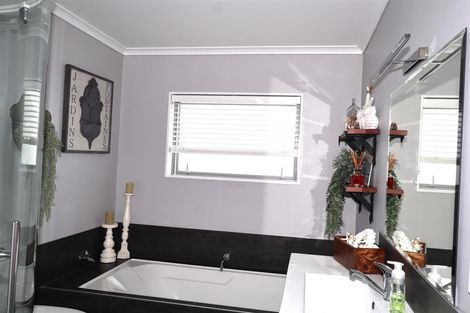 Photo of property in 1 Snapper Street, Baylys Beach, Dargaville, 0377