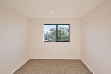 Photo of property in 4/147c Carlisle Road, Northcross, Auckland, 0632