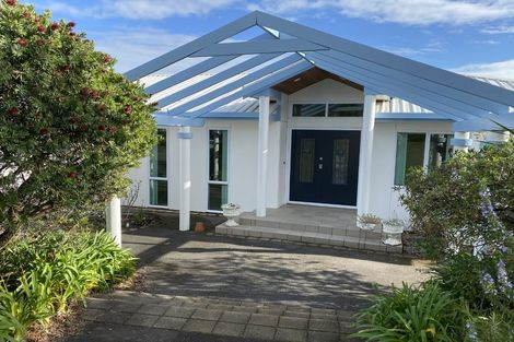 Photo of property in 39 Lanyon Place, Whitby, Porirua, 5024