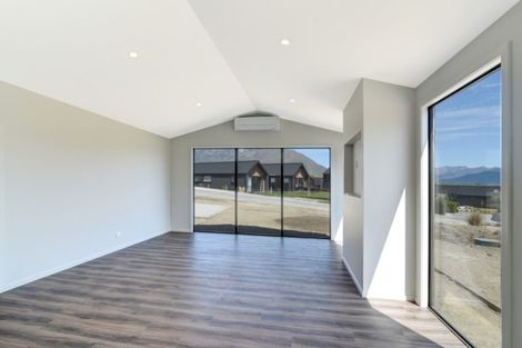Photo of property in 16 Kinross Lane, Jacks Point, Queenstown, 9371