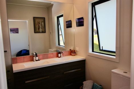 Photo of property in 70 Leeward Drive, Whitianga, 3510