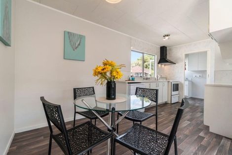 Photo of property in 25 Kervil Avenue, Te Atatu Peninsula, Auckland, 0610