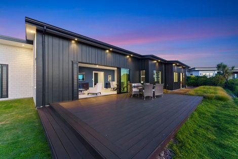 Photo of property in 5 Taranui Way, Paraparaumu Beach, Paraparaumu, 5032