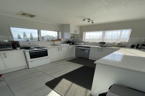 Photo of property in 1/212 Te Atatu Road, Te Atatu South, Auckland, 0610
