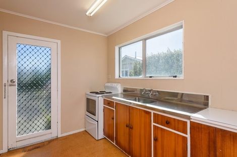 Photo of property in 105f4 Apu Crescent, Lyall Bay, Wellington, 6022